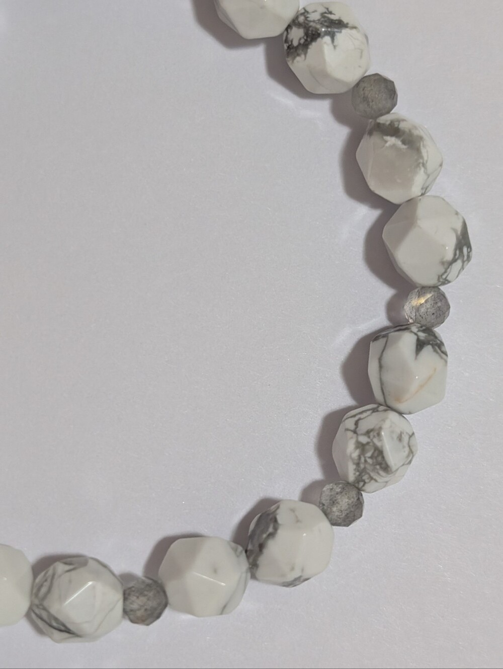 Howlite/Labradorite Bracelet - Picture 3 of 5
